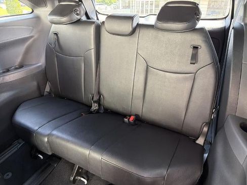 Used 2023 Toyota Sienna XSE AWD/4WD image 21