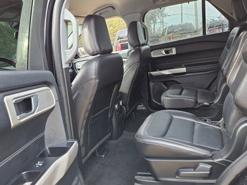 Used 2023 Ford Explorer Limited w/ Equipment Group 301A image 7