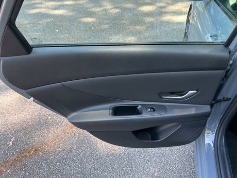 Used 2021 Hyundai Elantra Limited FWD image 24