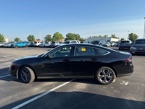 Used 2023 Honda Accord EX image 9