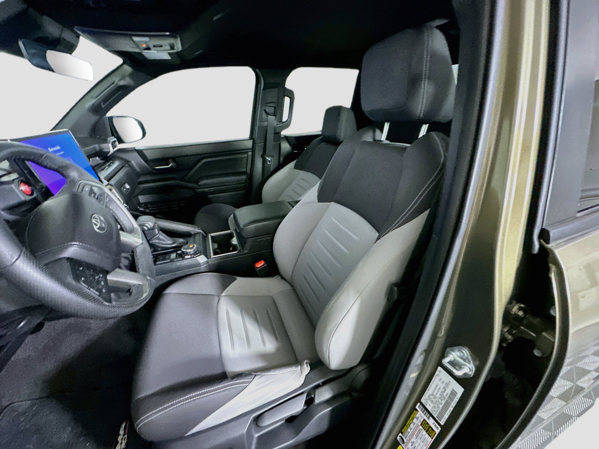 Used 2025 Toyota Tacoma TRD Sport AWD/4WD image 13