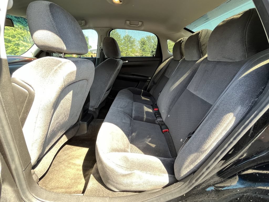 Used 2011 Chevrolet Impala LT FWD image 16