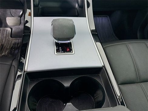 Used 2025 Land Rover Range Rover Evoque S image 19