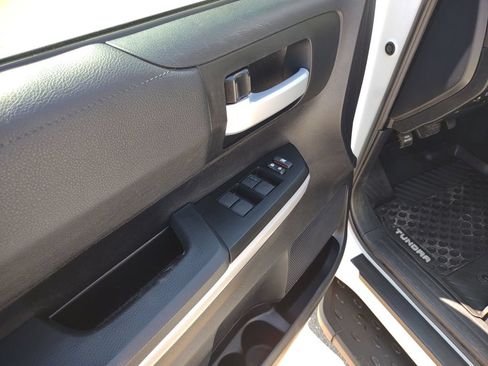 Used 2020 Toyota Tundra 4x4 CrewMax image 10