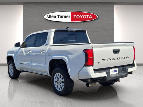 Used 2024 Toyota Tacoma SR5 w/ SR5 Upgrade Package image 8