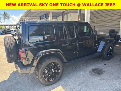 Used 2022 Jeep Wrangler Unlimited Sahara AWD/4WD image 3