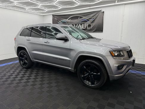 Used 2015 Jeep Grand Cherokee Altitude image 2