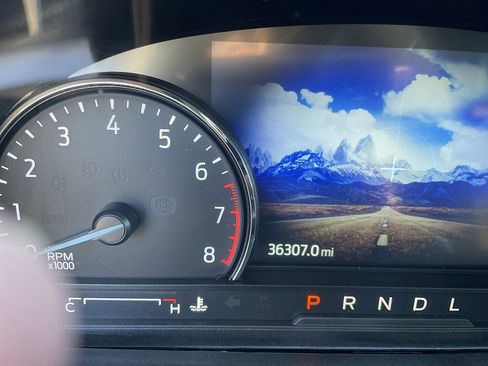 Used 2023 Ford Explorer XLT image 5