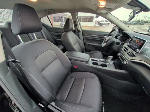 Used 2025 Nissan Altima 2.5 SV FWD image 30