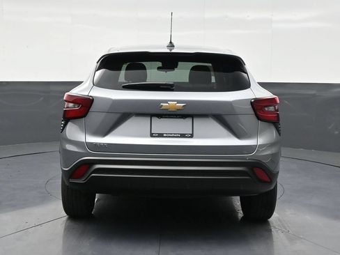 Used 2025 Chevrolet Trax LS FWD image 4