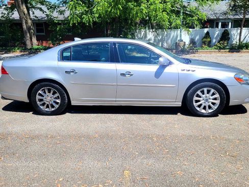 Used 2011 Buick Lucerne CXL image 2