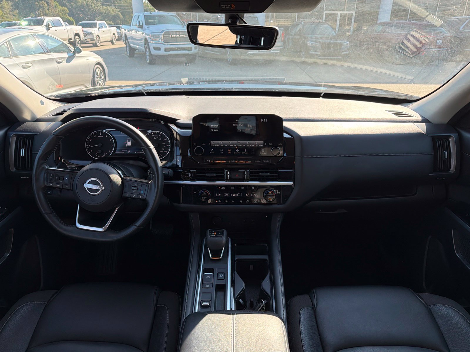 Used 2025 Nissan Pathfinder SL FWD image 9