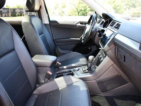Used 2018 Volkswagen Tiguan SE w/ Panoramic Sunroof Package AWD/4WD image 26