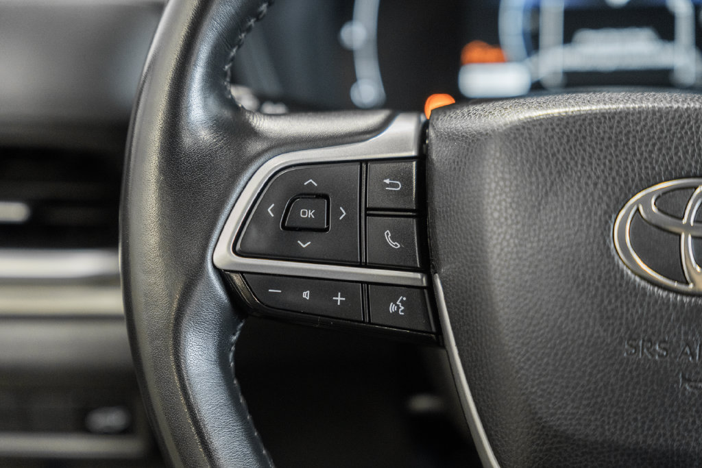 Used 2025 Toyota Grand Highlander AWD image 23