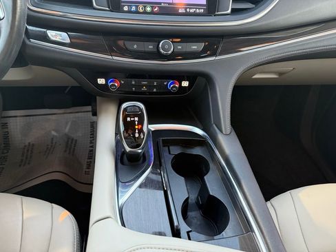 Used 2021 Buick Enclave Essence w/ Sport Touring Edition image 18