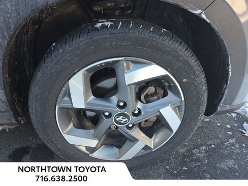 Used 2022 Hyundai Venue Limited w/ Cargo Package image 2