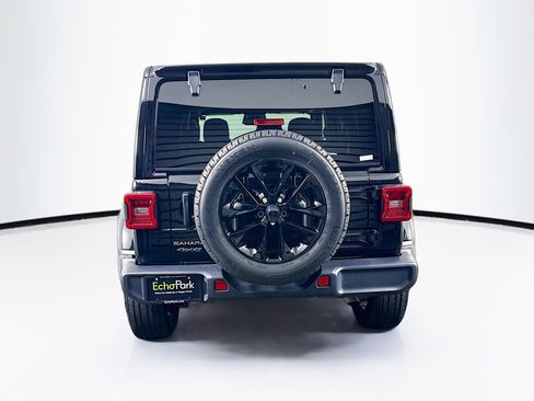 Used 2025 Jeep Wrangler Sahara image 7