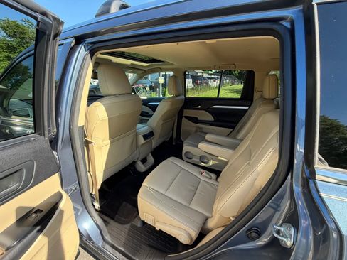 Used 2015 Toyota Highlander XLE FWD image 21