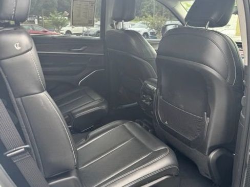 Used 2023 Jeep Grand Cherokee L Limited w/ Luxury Tech Group II AWD/4WD image 11