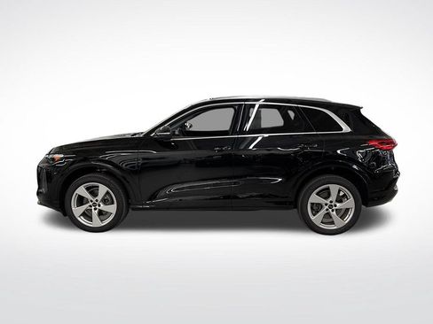 Used 2025 Audi Q5 Premium Plus w/ Premium Plus AWD/4WD image 2