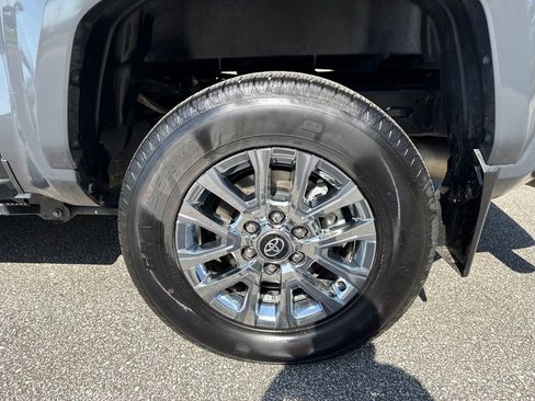 Used 2025 Toyota Tacoma Limited AWD/4WD image 20