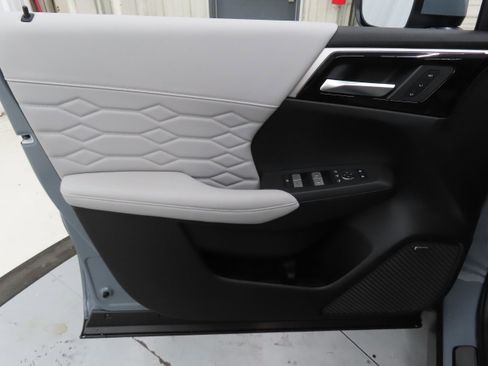 New 2026 Mitsubishi Outlander SEL image 9