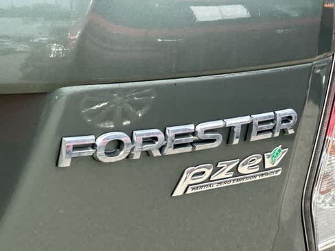 Used 2017 Subaru Forester 2.5i Premium AWD/4WD image 17