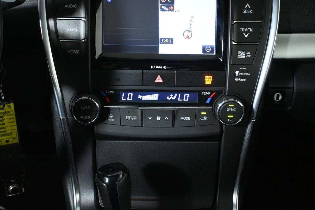 Used 2016 Toyota Camry XSE w/ Moonroof Package FWD image 22