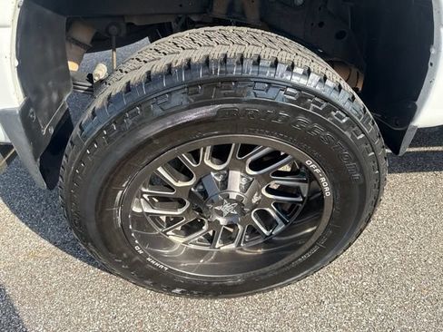 Used 2018 Nissan Titan SV AWD/4WD image 11