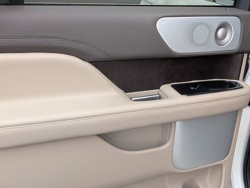 Used 2023 Lincoln Navigator Reserve image 27
