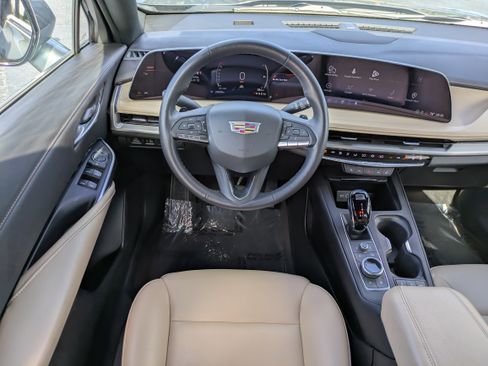 Certified 2024 Cadillac XT4 Luxury w/ Cold Weather Package image 14