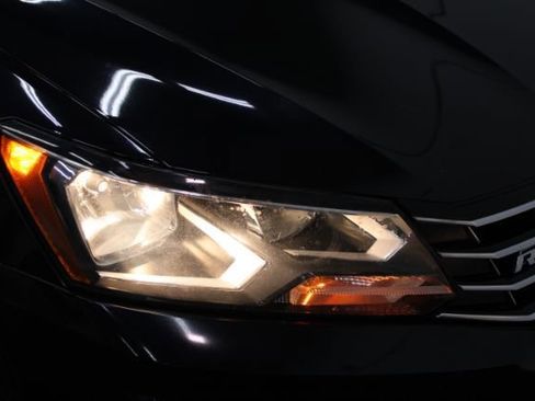 Used 2017 Volkswagen Passat 1.8T R-Line image 25