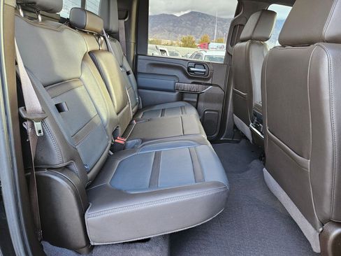 Used 2022 GMC Sierra 2500 Denali w/ Denali Black Diamond Edition image 35