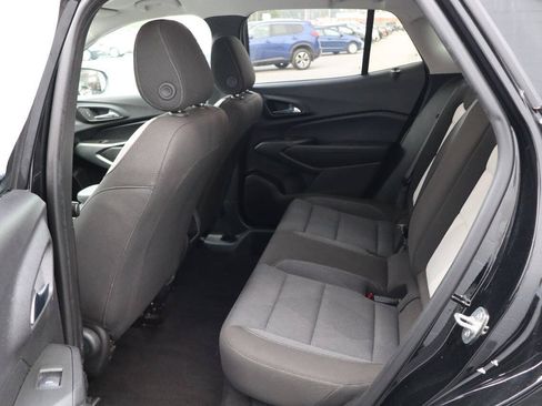 Used 2024 Chevrolet Trax LS w/ LS Convenience Package FWD image 5