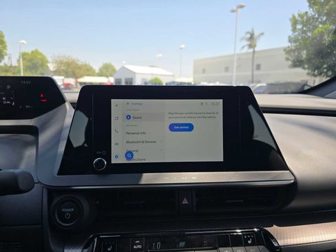 Used 2025 Toyota Prius XLE FWD image 27