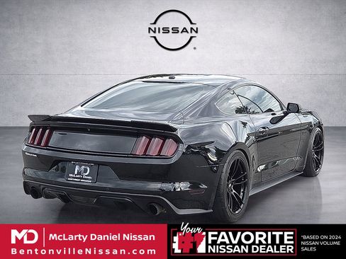 Used 2017 Ford Mustang GT Premium w/ GT Performance Package RWD image 5