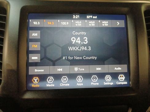 Used 2019 Jeep Cherokee Trailhawk image 12