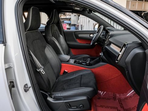 Used 2021 Volvo XC40 T4 R-Design image 35