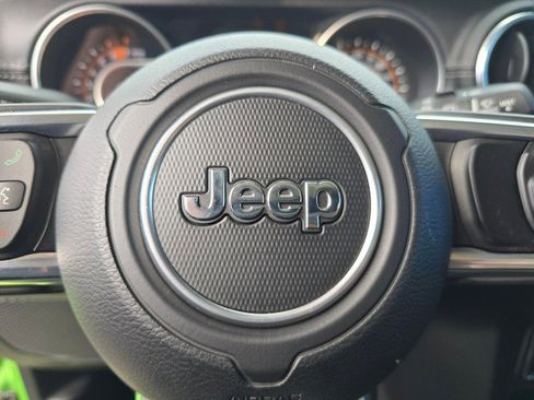 Used 2018 Jeep Wrangler Unlimited Sahara image 38