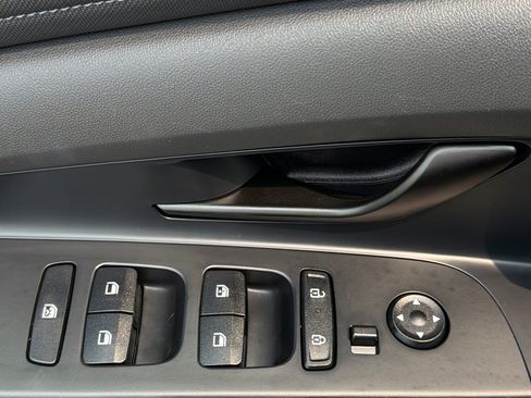 Certified 2025 Hyundai Elantra SEL FWD image 16