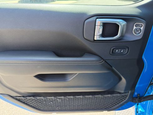 Used 2025 Jeep Wrangler Sahara w/ Safety Group image 15