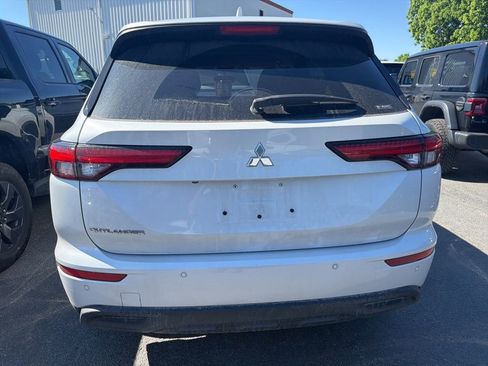 Used 2022 Mitsubishi Outlander ES AWD/4WD image 3