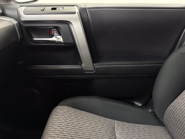 Used 2020 Toyota 4Runner SR5 AWD/4WD image 24
