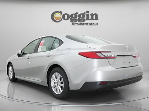 Used 2026 Toyota Camry LE w/ Convenience Package FWD image 10