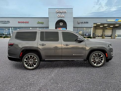 Used 2024 Jeep Wagoneer Series III w/ Premium Group I AWD/4WD image 3