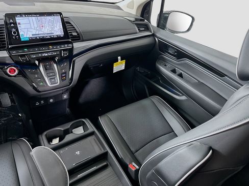 Used 2025 Honda Odyssey Elite image 17
