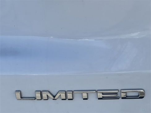 Used 2022 Jeep Compass Limited image 11