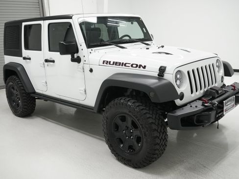 Used 2015 Jeep Wrangler Unlimited Rubicon image 3