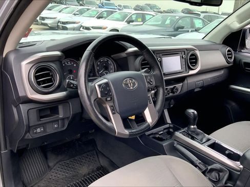 Used 2018 Toyota Tacoma SR5 image 18