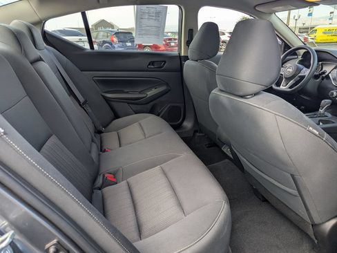 Used 2025 Nissan Altima 2.5 SV FWD image 31